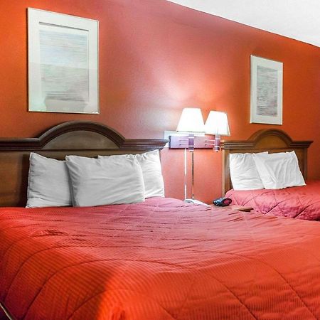 Rodeway Inn Гаррисберг Экстерьер фото