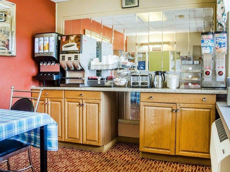 Rodeway Inn Гаррисберг Экстерьер фото