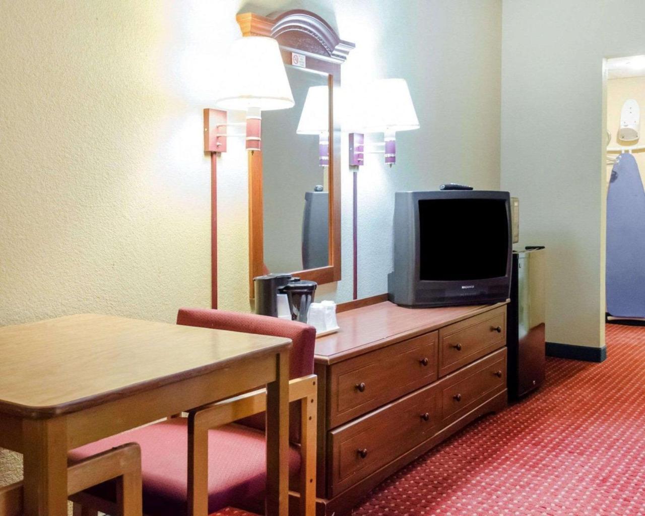 Rodeway Inn Гаррисберг Экстерьер фото