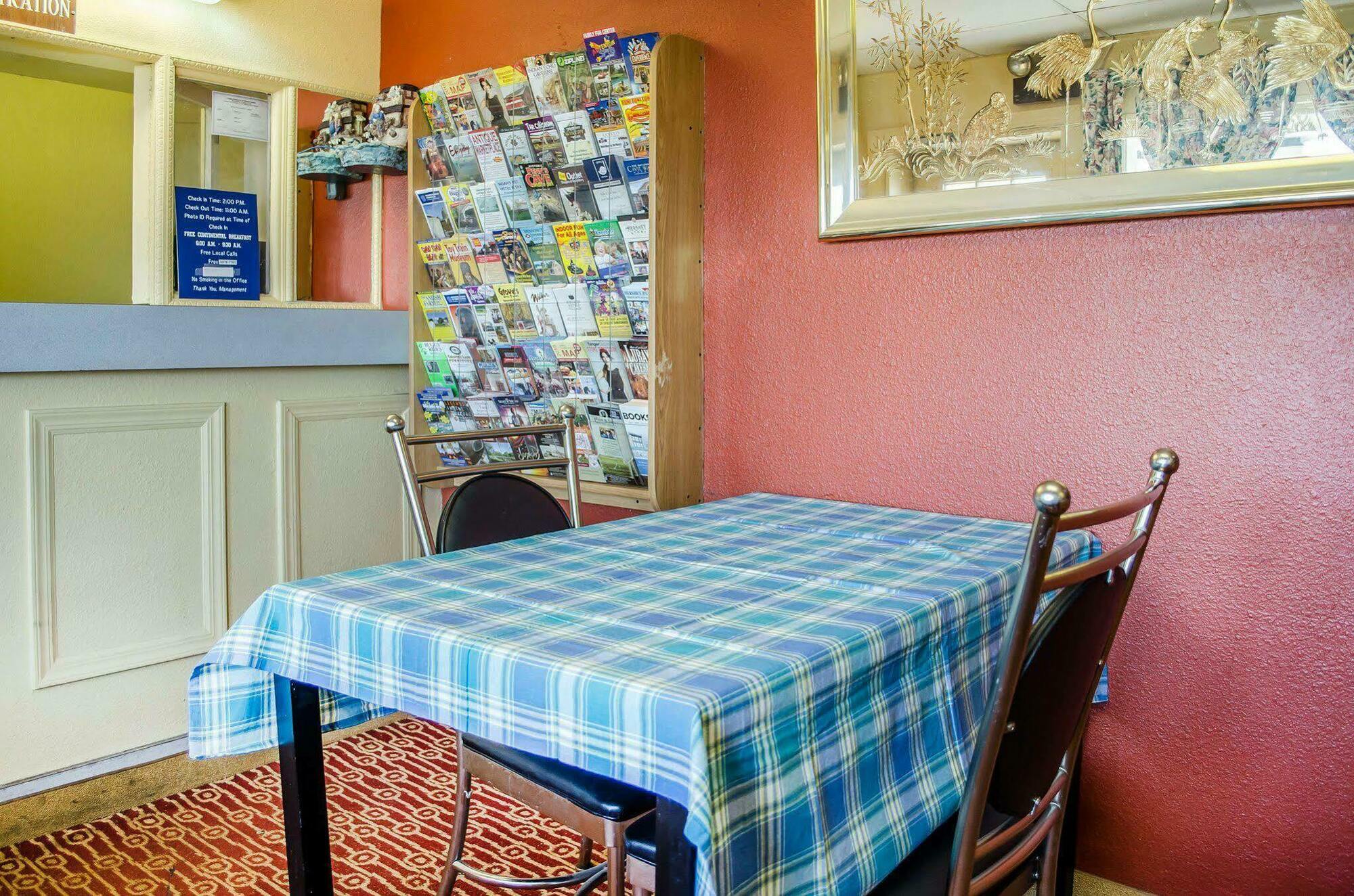 Rodeway Inn Гаррисберг Экстерьер фото