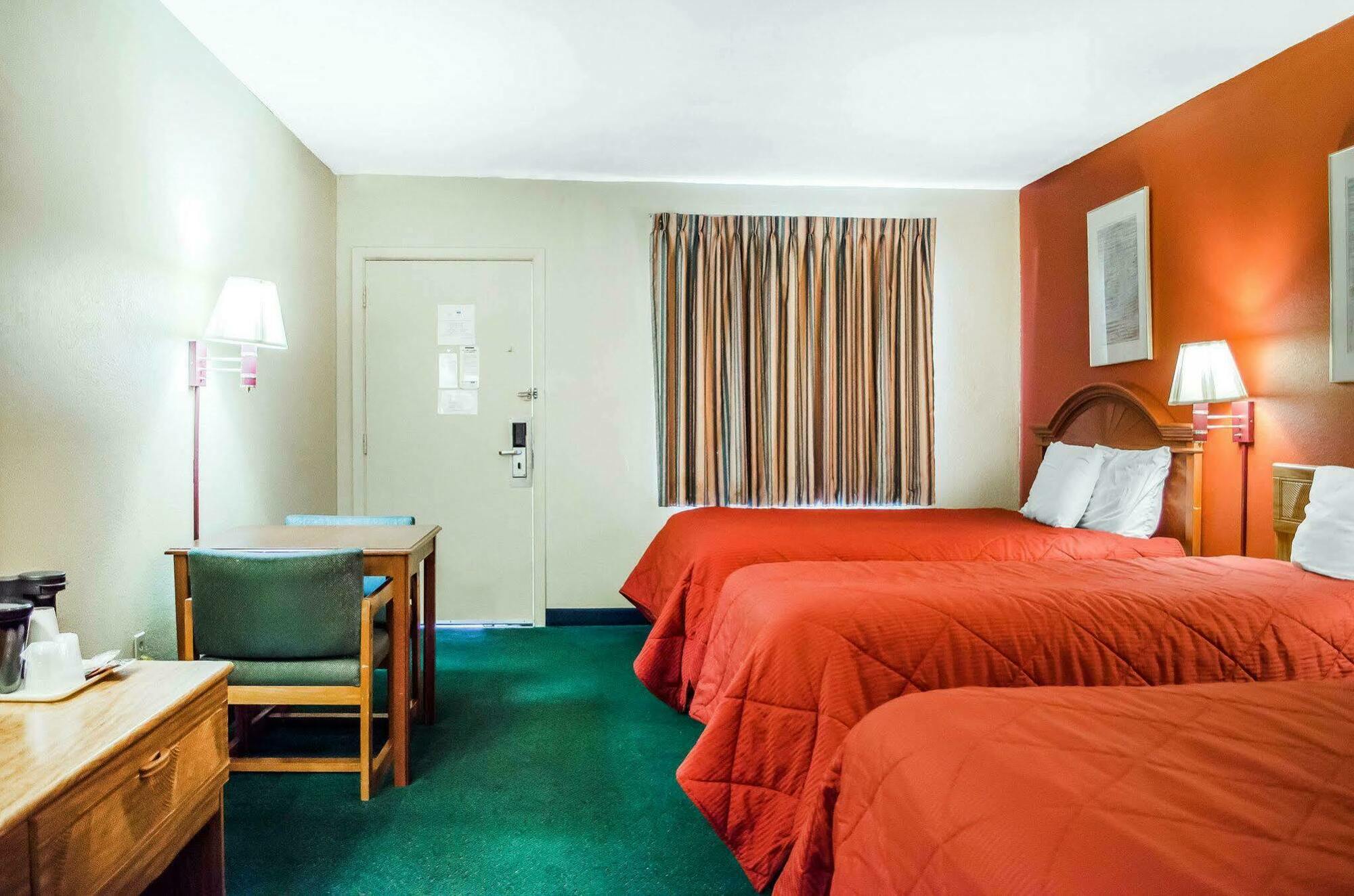 Rodeway Inn Гаррисберг Экстерьер фото